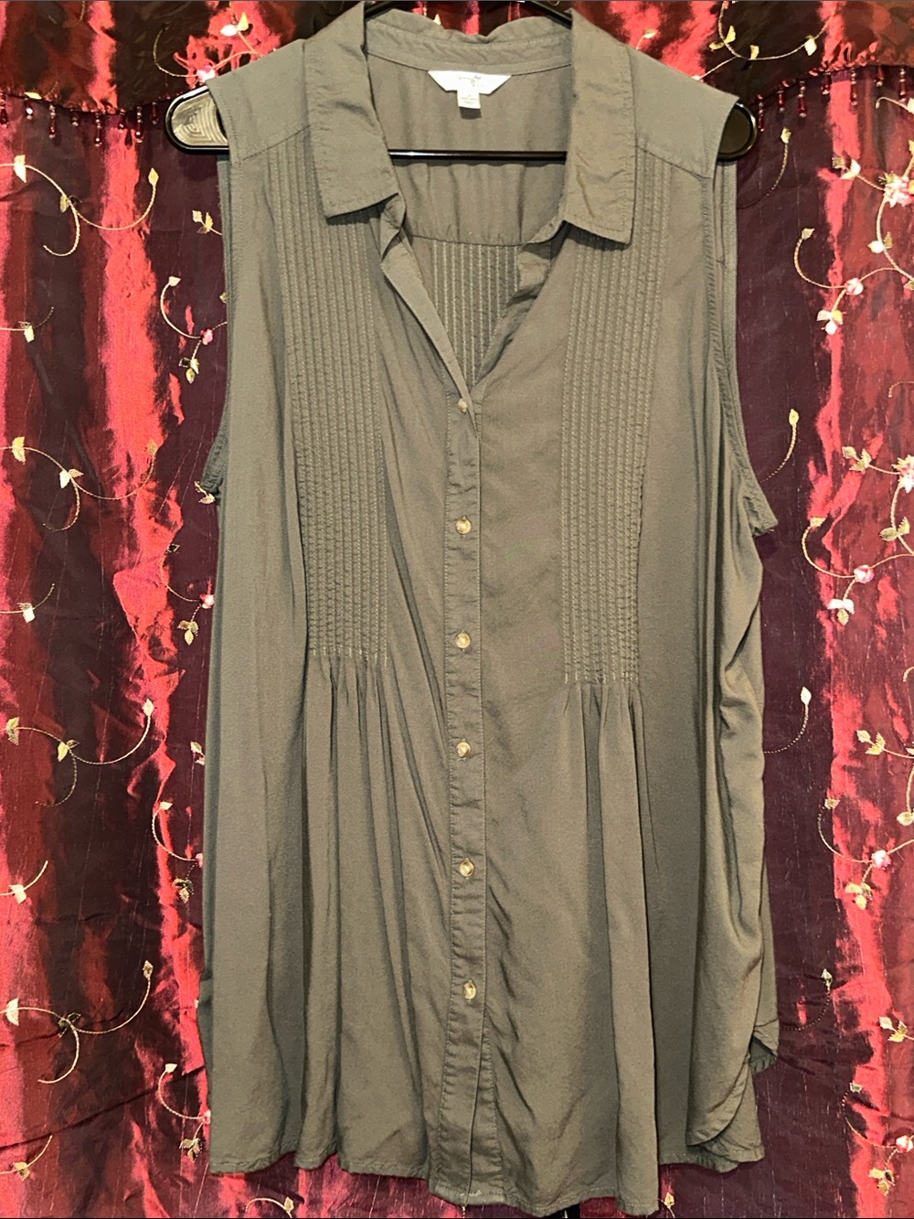 Terra & Sky Sleeveless Button-Front Pintuck Tunic - Olive